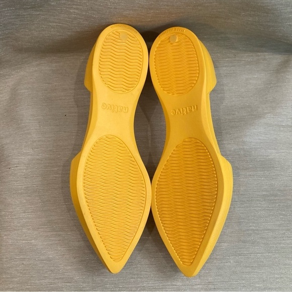 NATIVE Sz 8 Audrey Groovy Slip On Pointy Toe Cap in Yellow Flats - Picture 6 of 9